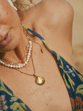 NEW Louise Carter “Destin” gold shell chain boho layering necklace